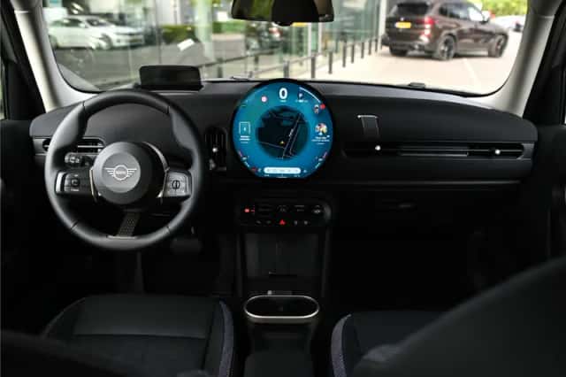 MINI Hatchback (2025) thumbnail 4