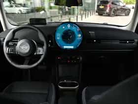 MINI Hatchback (2025) thumbnail 4