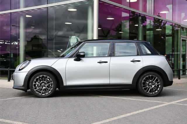 MINI Hatchback (2025) thumbnail 5