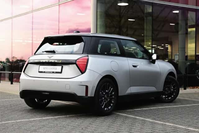 MINI Hatchback (2026) thumbnail 2