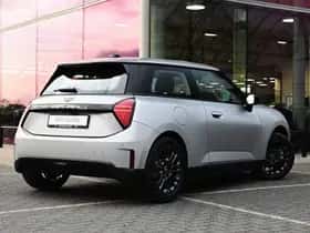 MINI Hatchback (2026) thumbnail 2