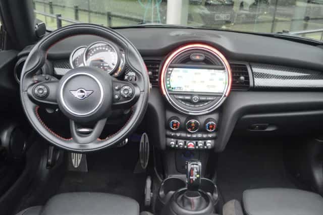 MINI Cabrio (2020) thumbnail 2