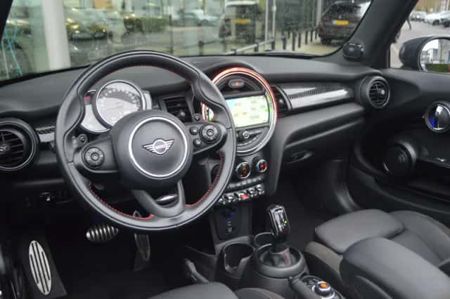 MINI Cabrio (2020) thumbnail 6