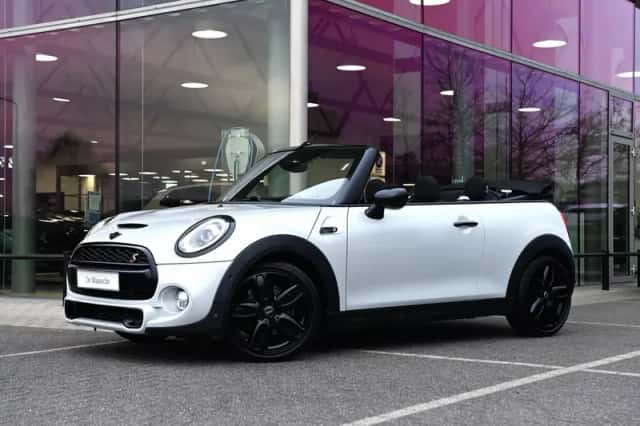 MINI Cabrio (2018) thumbnail 1