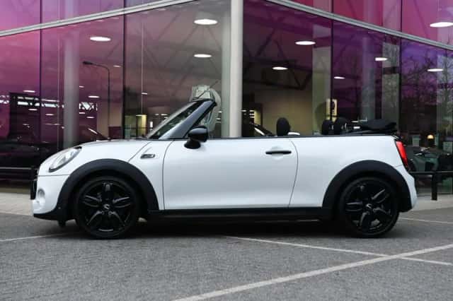 MINI Cabrio (2018) thumbnail 5