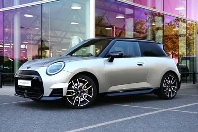 MINI Hatchback (2026) thumbnail 1
