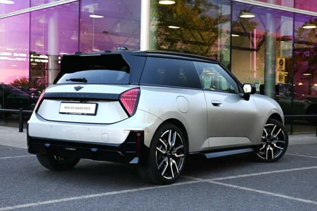 MINI Hatchback (2026) thumbnail 2