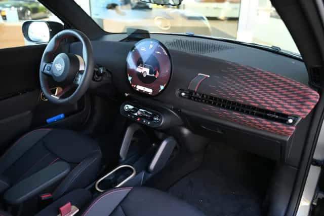 MINI Hatchback (2026) thumbnail 3