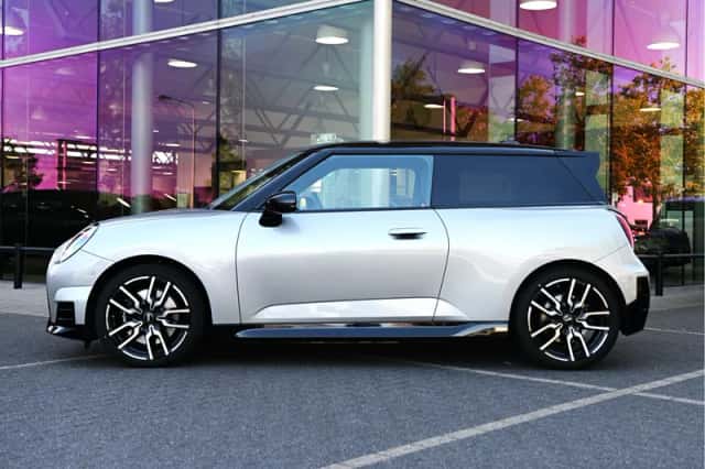 MINI Hatchback (2026) thumbnail 5