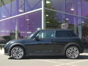 MINI Hatchback (2025) thumbnail 2