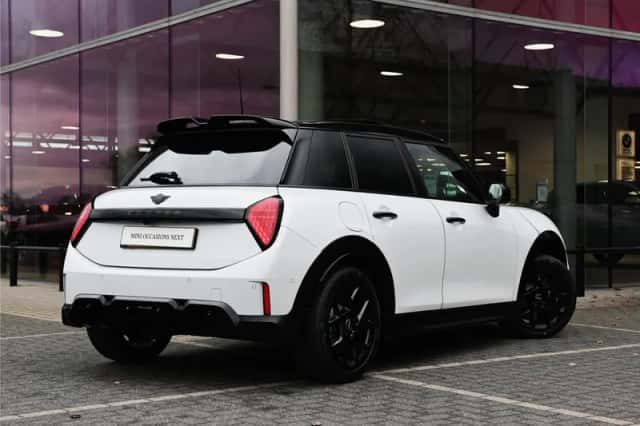 MINI Hatchback (2026) thumbnail 2