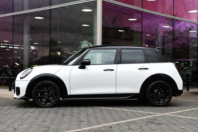 MINI Hatchback (2026) thumbnail 5
