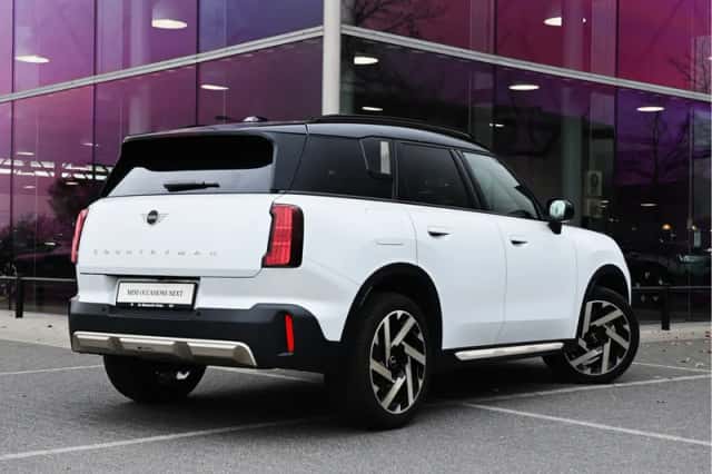 MINI Countryman (2025) thumbnail 2