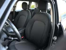 MINI Hatchback (2023) thumbnail 3