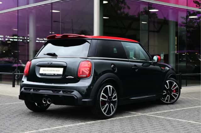 MINI Hatchback (2022) thumbnail 2
