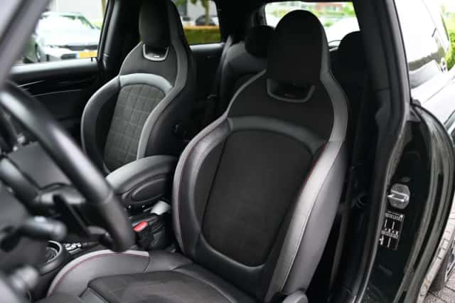 MINI Hatchback (2022) thumbnail 3