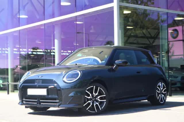 MINI Hatchback (2026) thumbnail 1