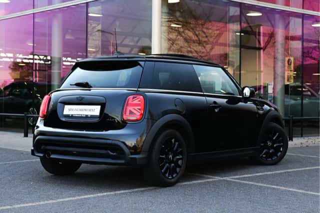 MINI Hatchback (2022) thumbnail 2