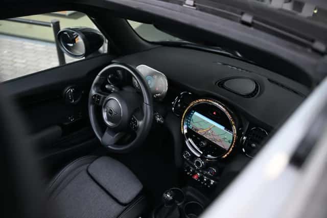 MINI Hatchback (2022) thumbnail 4
