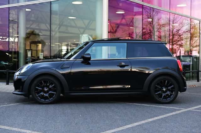 MINI Hatchback (2022) thumbnail 5