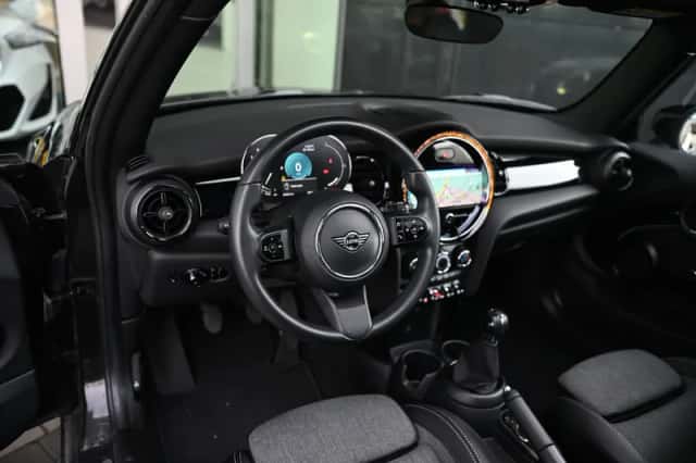 MINI Hatchback (2022) thumbnail 6
