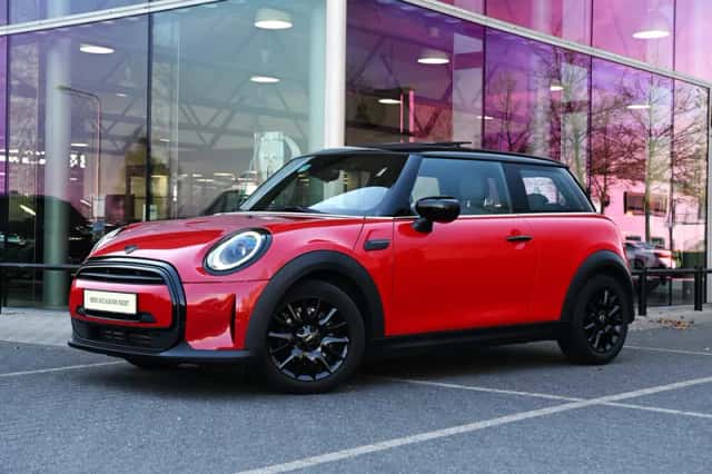 MINI Hatchback (2022) thumbnail 1