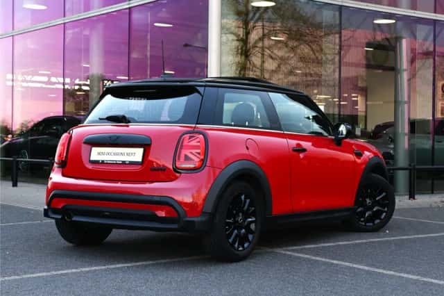 MINI Hatchback (2022) thumbnail 2