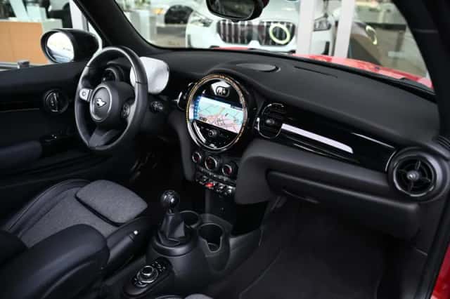 MINI Hatchback (2022) thumbnail 4