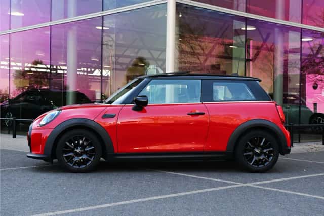 MINI Hatchback (2022) thumbnail 5