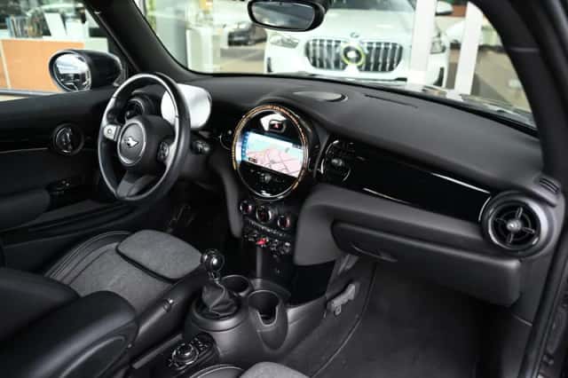 MINI Hatchback (2022) thumbnail 3