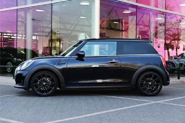 MINI Hatchback (2022) thumbnail 5