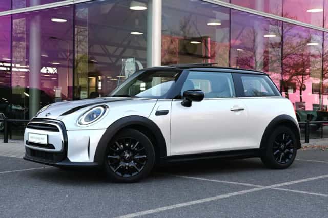 MINI Hatchback (2022) thumbnail 1