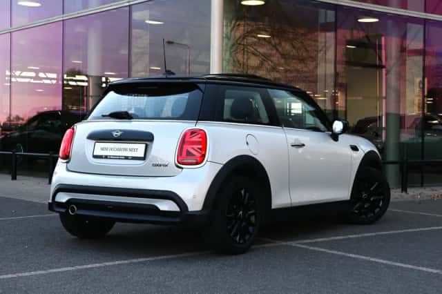 MINI Hatchback (2022) thumbnail 2