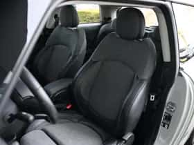 MINI Hatchback (2022) thumbnail 4