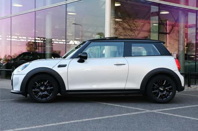 MINI Hatchback (2022) thumbnail 5