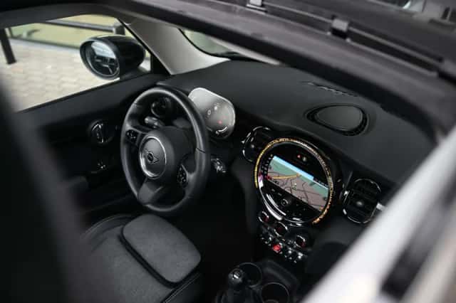 MINI Hatchback (2022) thumbnail 6
