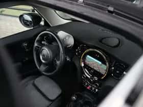 MINI Hatchback (2022) thumbnail 6
