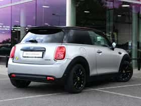 MINI Hatchback (2023) thumbnail 2