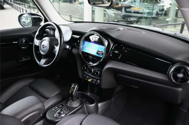 MINI Hatchback (2023) thumbnail 3