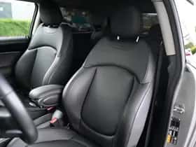 MINI Hatchback (2023) thumbnail 4