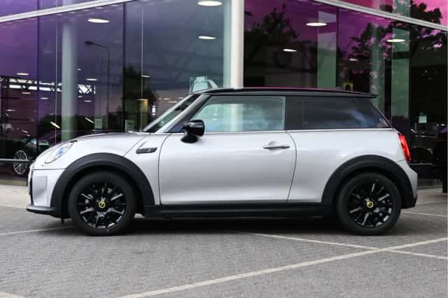 MINI Hatchback (2023) thumbnail 5