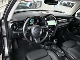 MINI Hatchback (2023) thumbnail 6