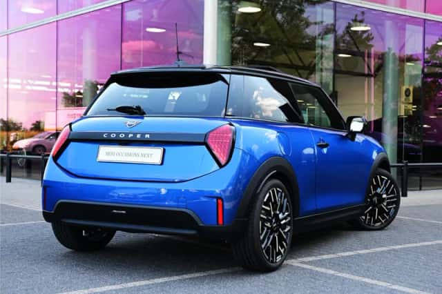 MINI Hatchback (2026) thumbnail 2