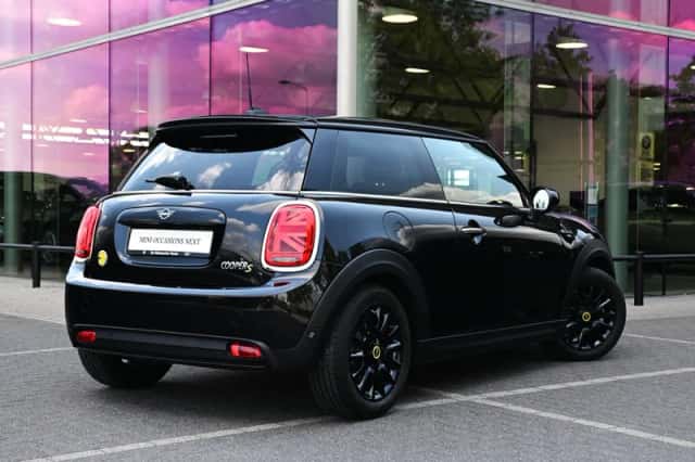 MINI Electric (2024) thumbnail 2