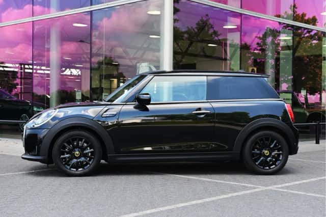 MINI Electric (2024) thumbnail 5
