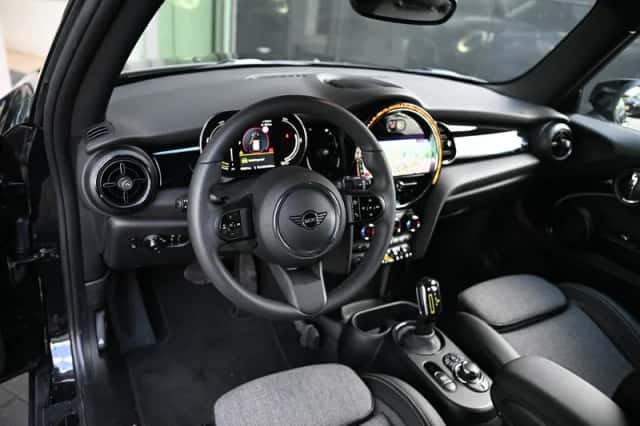MINI Electric (2024) thumbnail 6