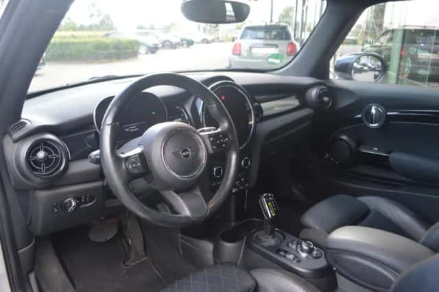 MINI Electric (2022) thumbnail 2