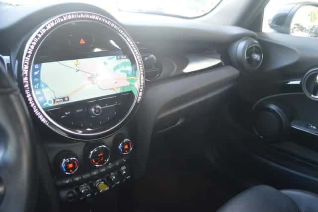 MINI Electric (2022) thumbnail 4