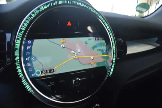 MINI Electric (2022) thumbnail 6