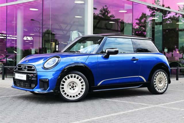 MINI Hatchback (2026) thumbnail 1